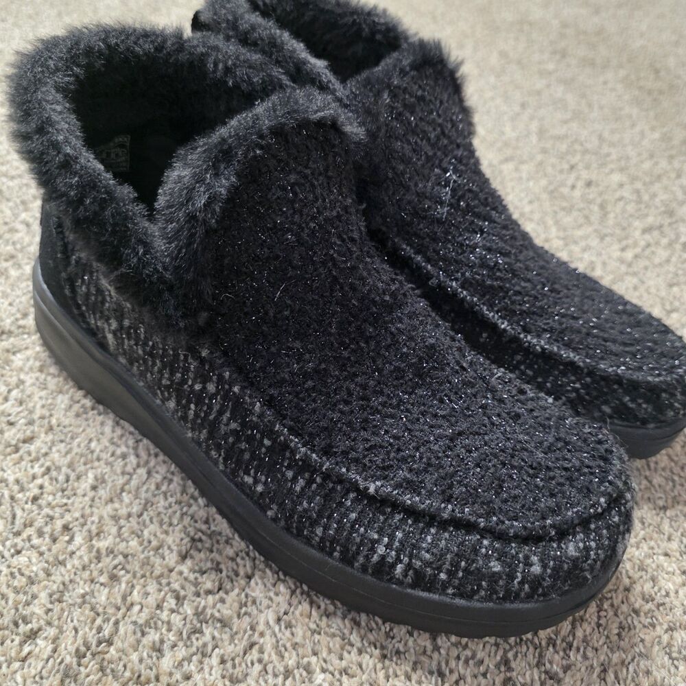 Hey Dude Boots Size 8 Denny Bootie Slip On Black Faux Fur Comfort Light